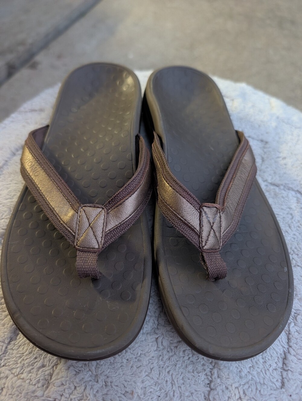 Women's Vionic Copper Toning Sandals Size 8